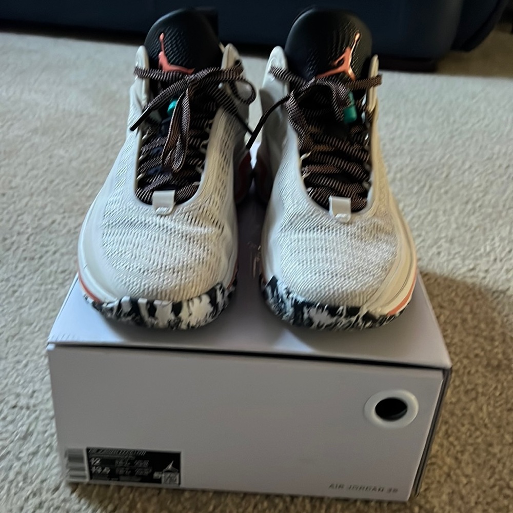 AIR JORDAN 36 LOW SIZE 12 W/box